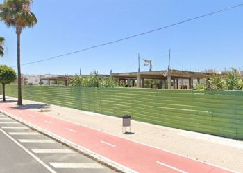 Parcela con los restos de la obra iniciada hace una década