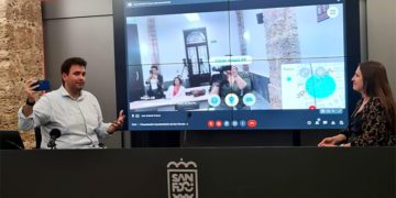 En la presentación de la App en la sala de prensa municipal / FOTO: Ayto.