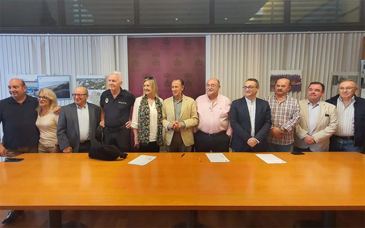 Posado tras la firma del convenio / FOTO: Ayto.