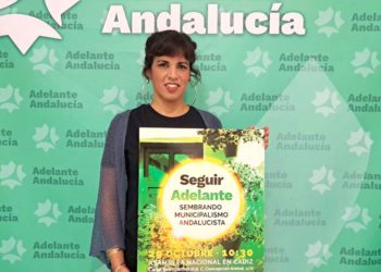 La líder del partido con el cartel de la asamblea nacional / FOTO: Adelante