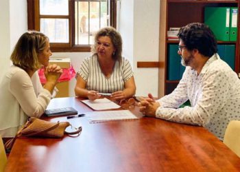 Un momento de la reunión entre Tubío y la APC / FOTO: Ayto.