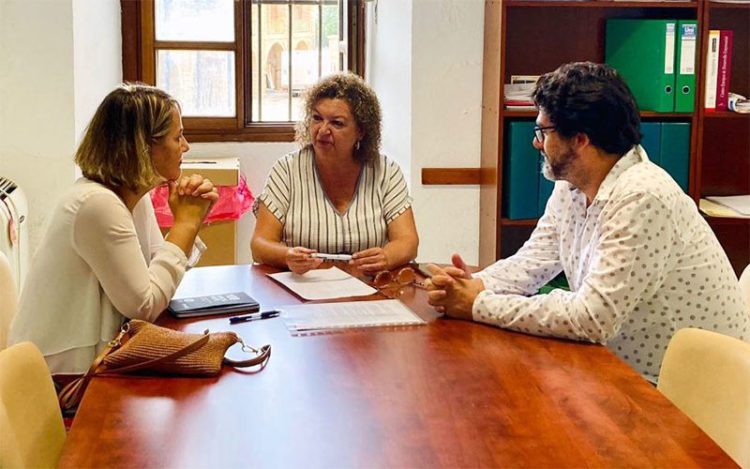 Un momento de la reunión entre Tubío y la APC / FOTO: Ayto.