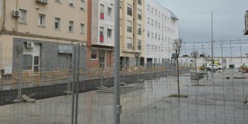 La urbanizada calle en entre la avenida y el cementerio / FOTO: Eulogio García