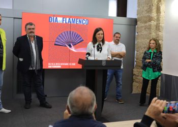 La alcaldesa liderando la presentación del programa / FOTO: Ayto.