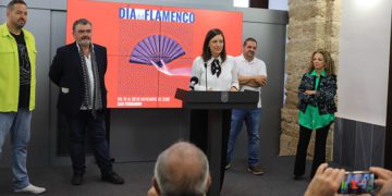 La alcaldesa liderando la presentación del programa / FOTO: Ayto.