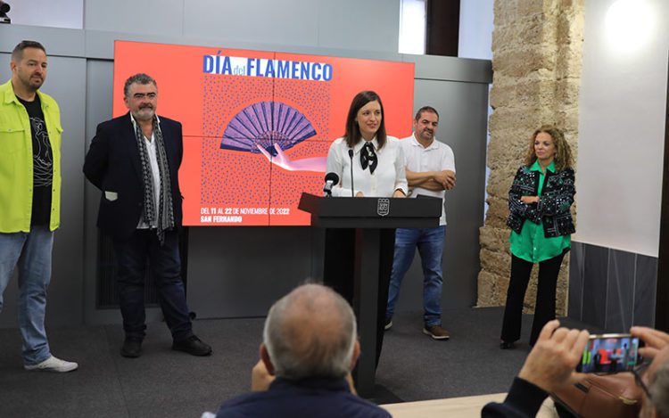 La alcaldesa liderando la presentación del programa / FOTO: Ayto.