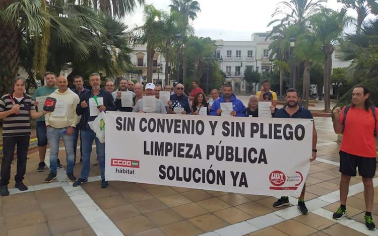 Concentración del comité frente al Consistorio / FOTO: CCOO