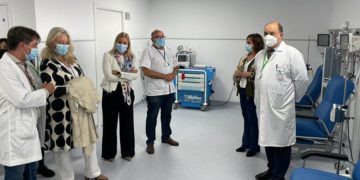 La comitiva de la consejera conociendo de cerca el centro / FOTO: Junta