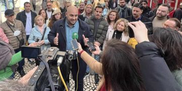 Belgrano, entre periodistas y simpatizantes de su partido / FOTO: Ahora Cádiz