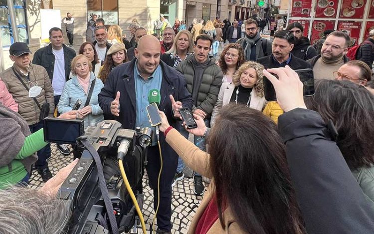 Belgrano, entre periodistas y simpatizantes de su partido / FOTO: Ahora Cádiz