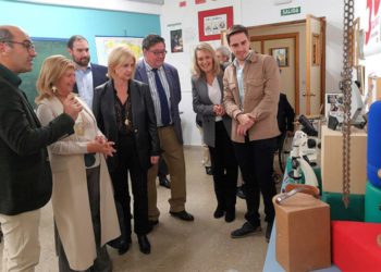 La comitiva de políticos del PP no faltó en la visita / FOTO: Junta