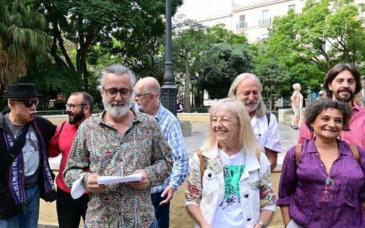 Ofreciendo detalles del proceso en una comparecencia en la plaza Mina / FOTO: Eulogio García