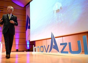 Gunter Pauli durante su conferencia / FOTO: Eulogio García