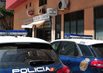 El juzgado de guardia en un lateral del edificio clausurado / FOTO: Eulogio García