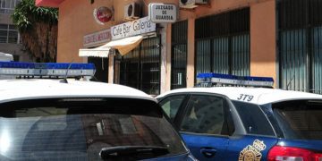 El juzgado de guardia en un lateral del edificio clausurado / FOTO: Eulogio García