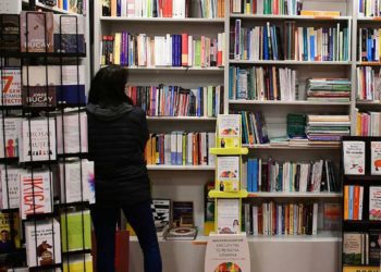 El bono permite gastar hasta 100 euros en libros por beneficiario / FOTO: Eulogio García