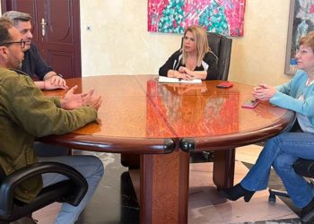 Reunión de Sánchez y Collado con trabajadores del centro privado / FOTO: Ayto.