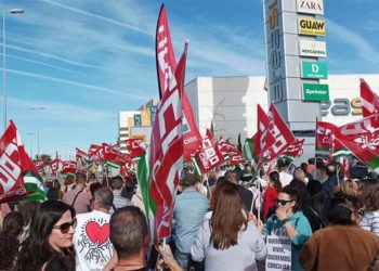 La marcha pasando junto al Área Sur / FOTO: @ccoocadiz