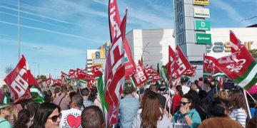 La marcha pasando junto al Área Sur / FOTO: @ccoocadiz