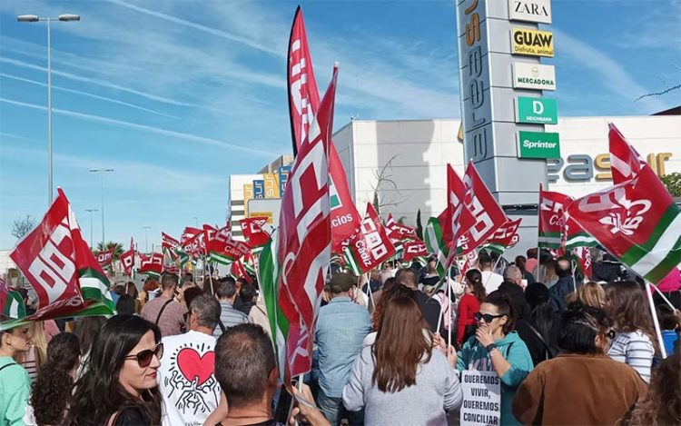 La marcha pasando junto al Área Sur / FOTO: @ccoocadiz