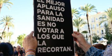 Pancarta en una concentración de apoyo a la sanidad pública / FOTO: Eulogio García