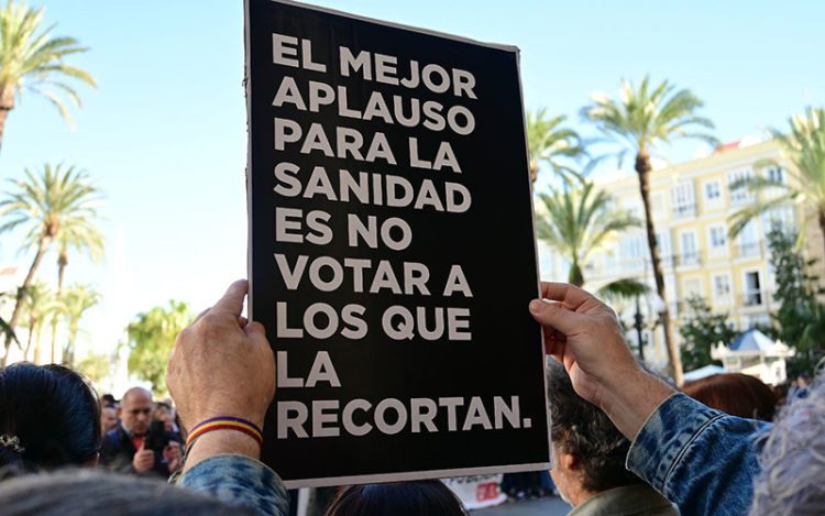 Pancarta en una concentración de apoyo a la sanidad pública / FOTO: Eulogio García