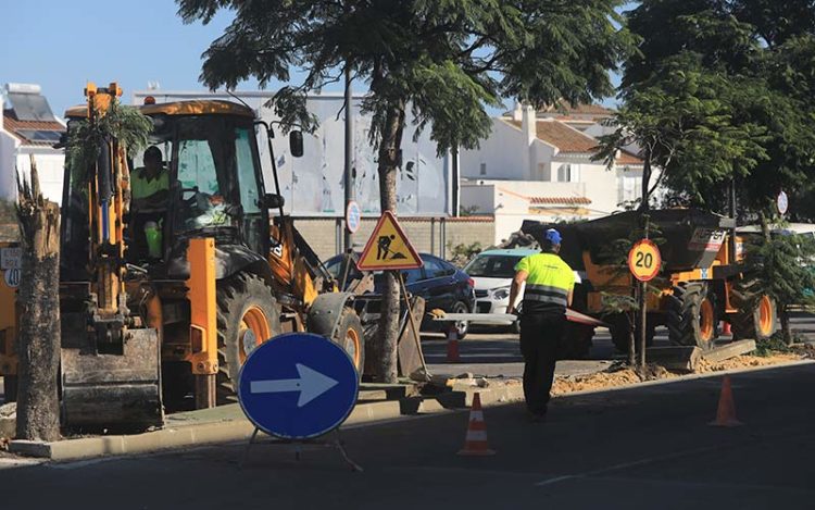 Los trabajos han comenzado por la mediana de la vía / FOTO: Ayto.