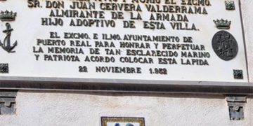 Detalle de la placa que honra a Juan Cervera / FOTO: cedida