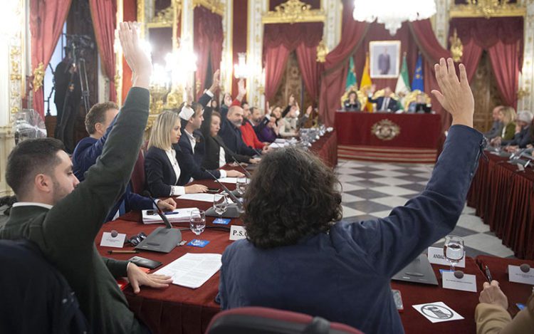 Diputados votando a favor / FOTO: Diputación