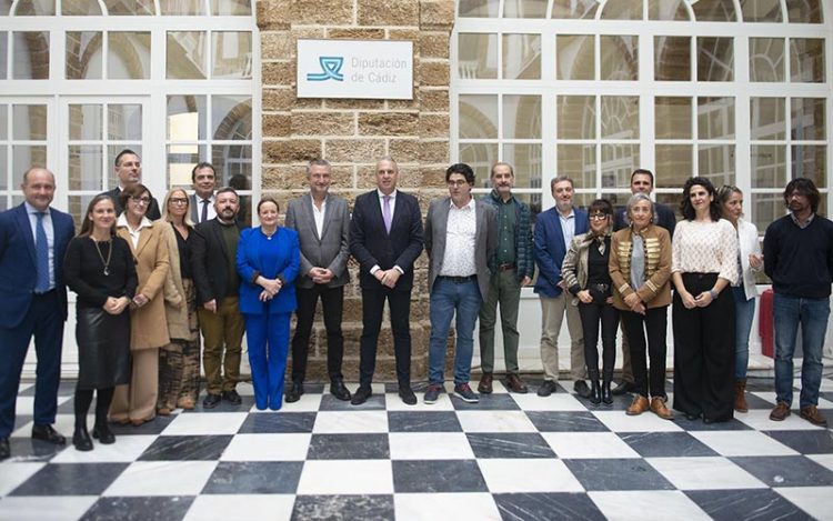 Posados con representantes de los medios invitados / FOTO: Diputación