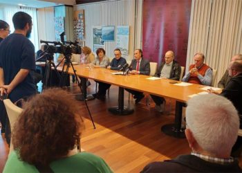 Formalizando los convenios ante la prensa / FOTO: Ayto.