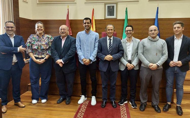 Primer acto con los nuevos personajes navideños / FOTO: Ayto.