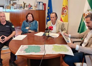 Anunciando la adjudicación del contrato / FOTO: Ayto.