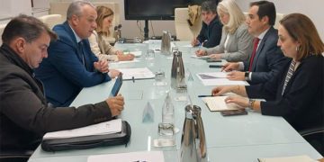 Un momento de la tensa reunión en la consejería / FOTO: Junta