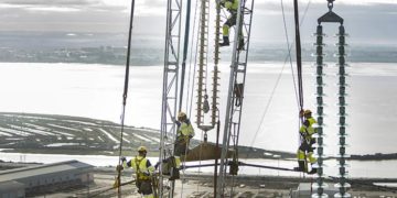 Operarios trabajando en altura durante estas semanas / FOTO: Endesa