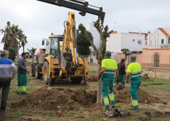 Operarios de jardines en plena faena / FOTO: Ayto.