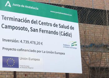 Cartelón plantado al retomarse la obra meses atrás / FOTO: Junta