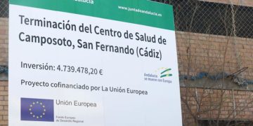Cartelón plantado al retomarse la obra meses atrás / FOTO: Junta