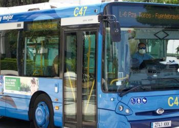 Uno de los vehículos de la flota de buses municipales / FOTO: Ayto.