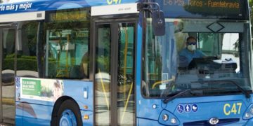 Uno de los vehículos de la flota de buses municipales / FOTO: Ayto.