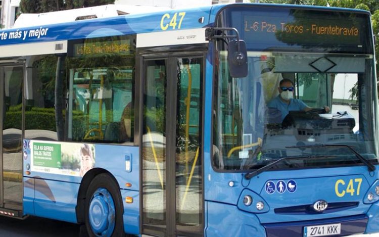 Uno de los vehículos de la flota de buses municipales / FOTO: Ayto.