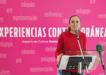 Lola Cazalilla presentando la progamación / FOTO: Ayto.