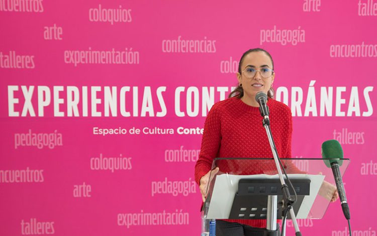 Lola Cazalilla presentando la progamación / FOTO: Ayto.