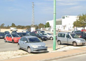 El centro de especialidades, al fondo