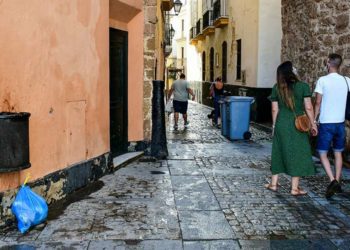 Bombos sin recoger en pleno centro / FOTO: Eulogio García