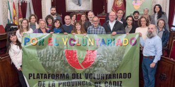 Tras la pancarta de la plataforma provincial / FOTO: Ayto.