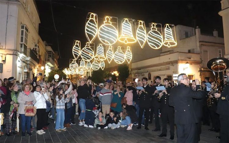 Los villancicos de la banda de música acompañando el acto de encendido / FOTO: Ayto.