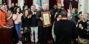 Posado tras la entrega del premio / FOTO: Eulogio García