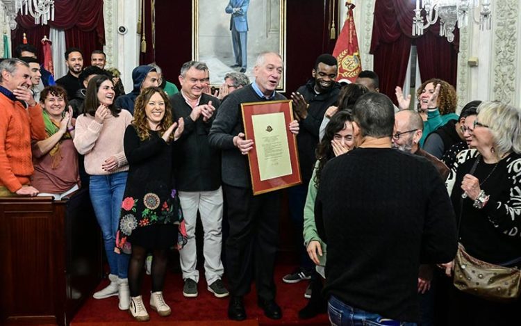 Posado tras la entrega del premio / FOTO: Eulogio García