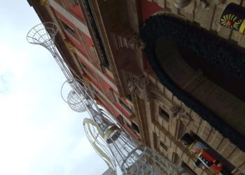 Detalle de la fachada navideña del Ayuntamiento / FOTO: DBC